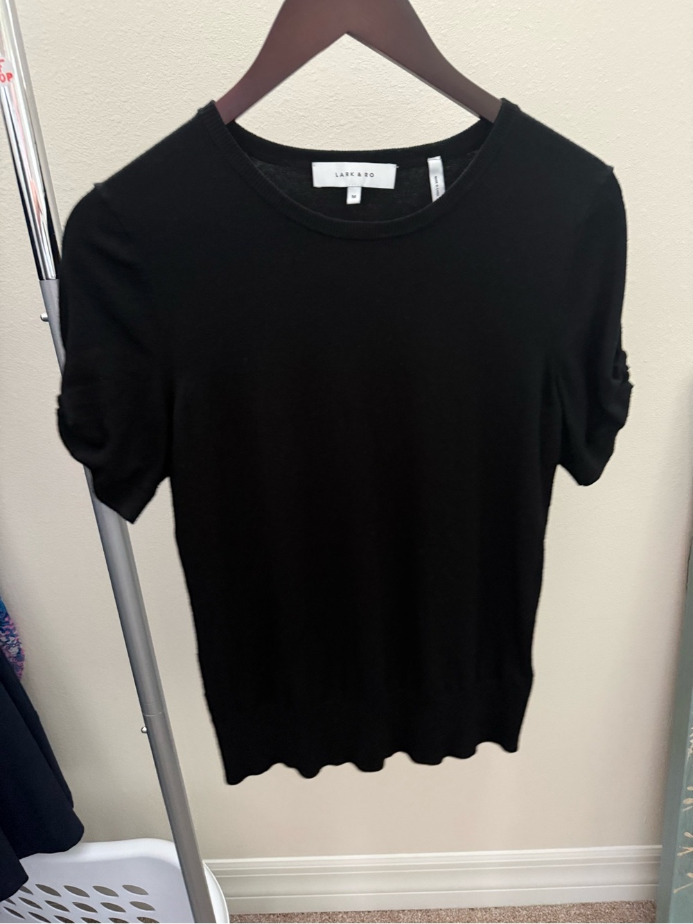 Lark & Ro Black Short-Sleeve Knit Top